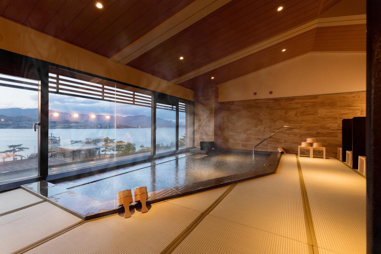 Hotel Miyajima Villa Хатсукаичи Екстериор снимка
